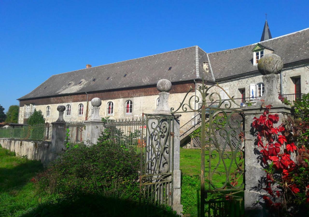 Domaine Lou Castet Bed & Breakfast Tuzaguet Exterior photo